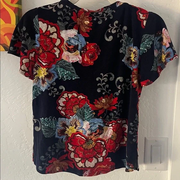 Eva Franco Black Floral Short Sleeve Top - Picture 3 of 3